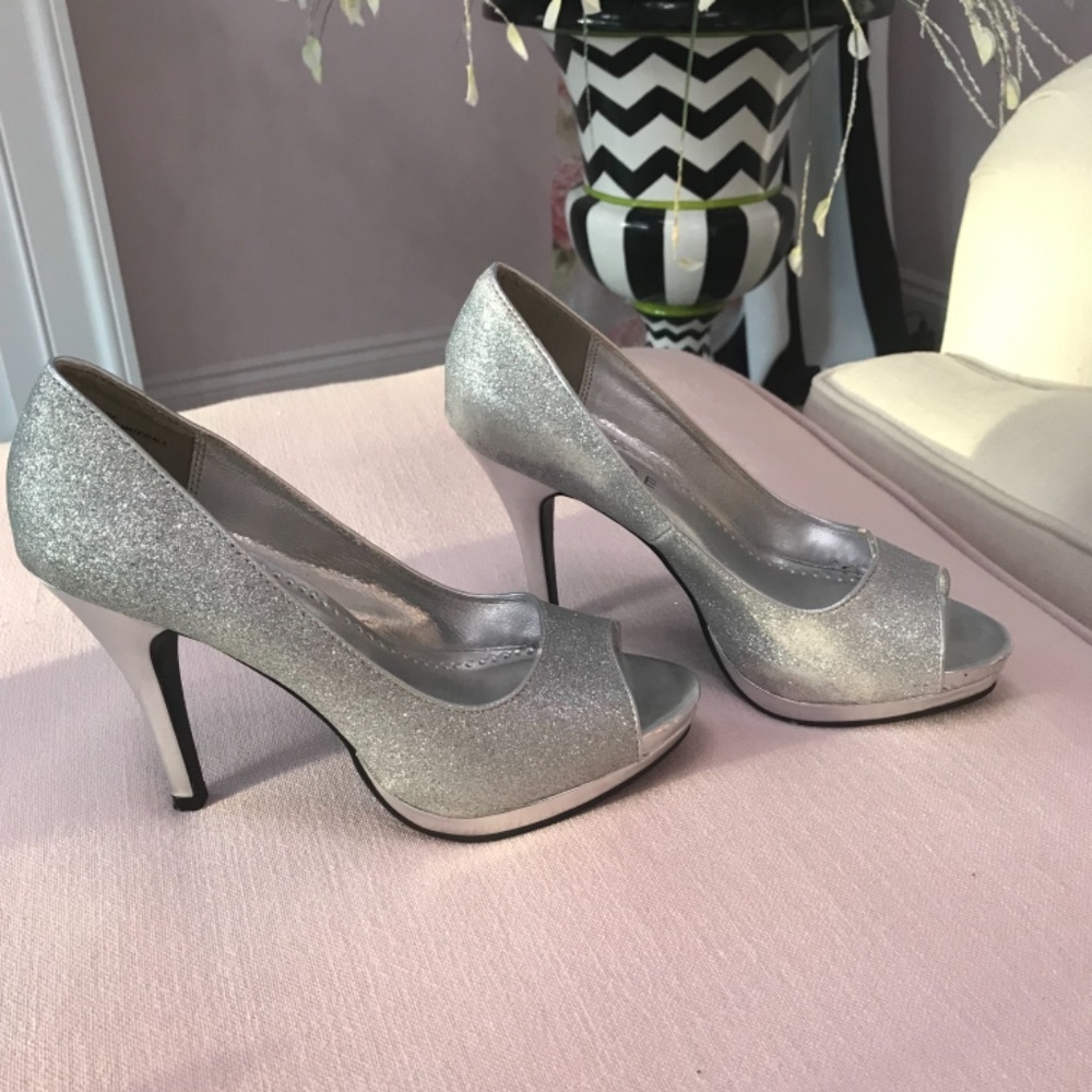 Silver Heel - Picture 5 of 7